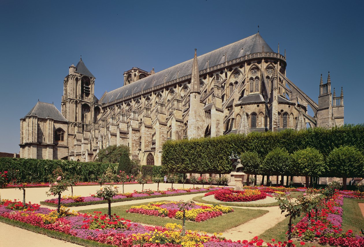 Veduta della navata della Cattedrale di St. Etienne da French School