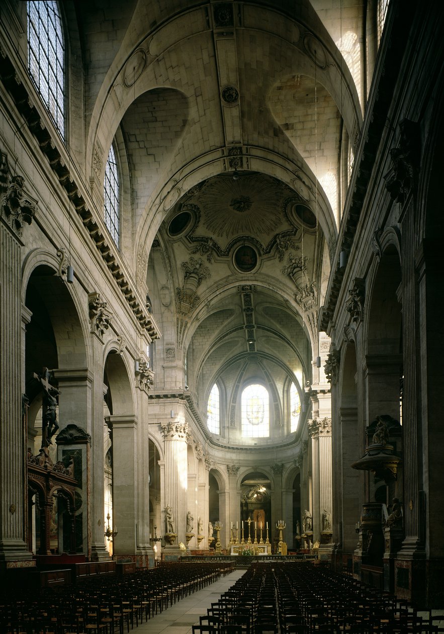 Veduta della navata verso il coro, costruita tra il 1646-1780 da French School
