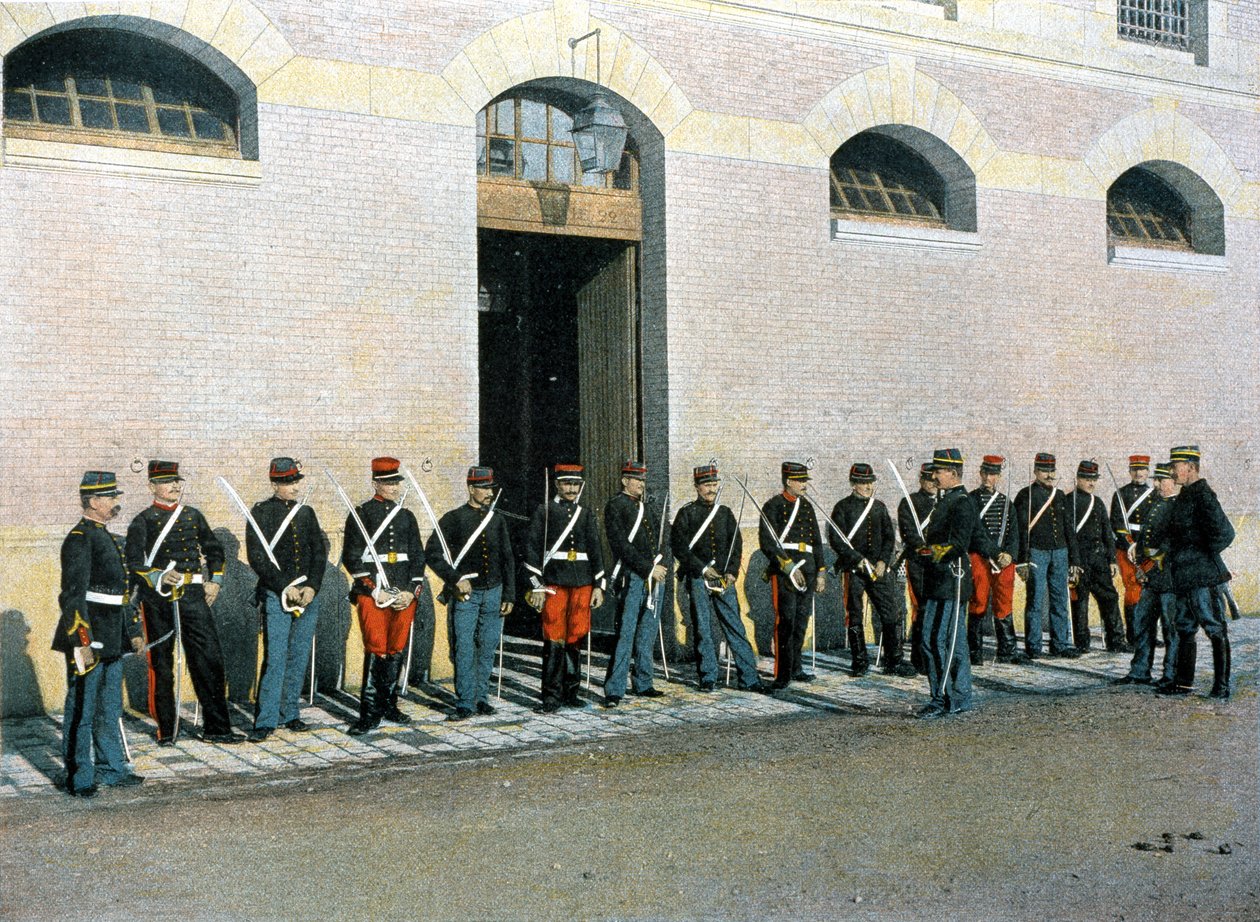 Lezioni di marcia: le nuove guardie repubblicane ammesse sono sottufficiali; riprendono le loro lezioni a piedi sotto la direzione di un tenente - in "Album militare" - Legione della Guardia da French School