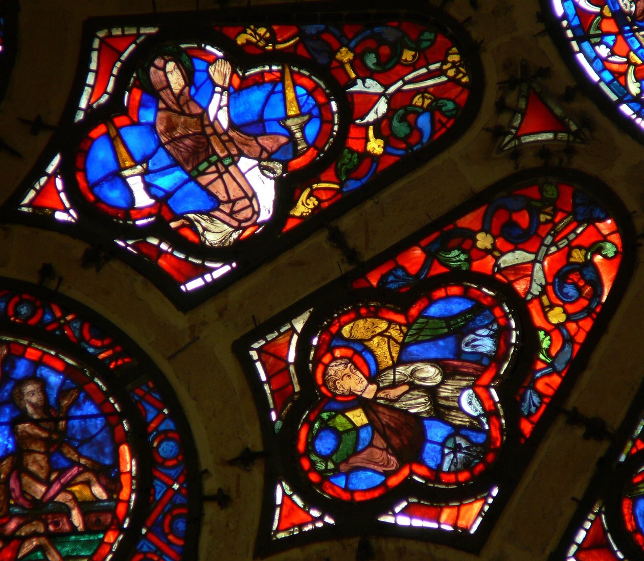 Finestra Ww raffigurante un Apostolo? e un angelo da French School