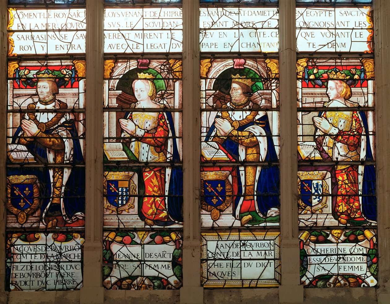 Vetrata raffigurante Jacques de Bourbon (1315-61) Conte de la Marche, Jeanne de Chatillon-Saint-Pol (m.1371) Jean I de Bourbon (1361-94) e Catherine, Contessa di Vendome da French School