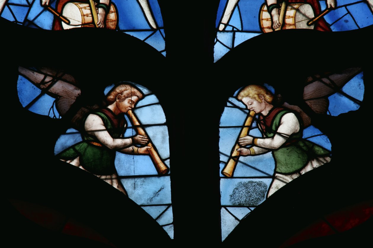 Finestra che raffigura angeli musicali da French School