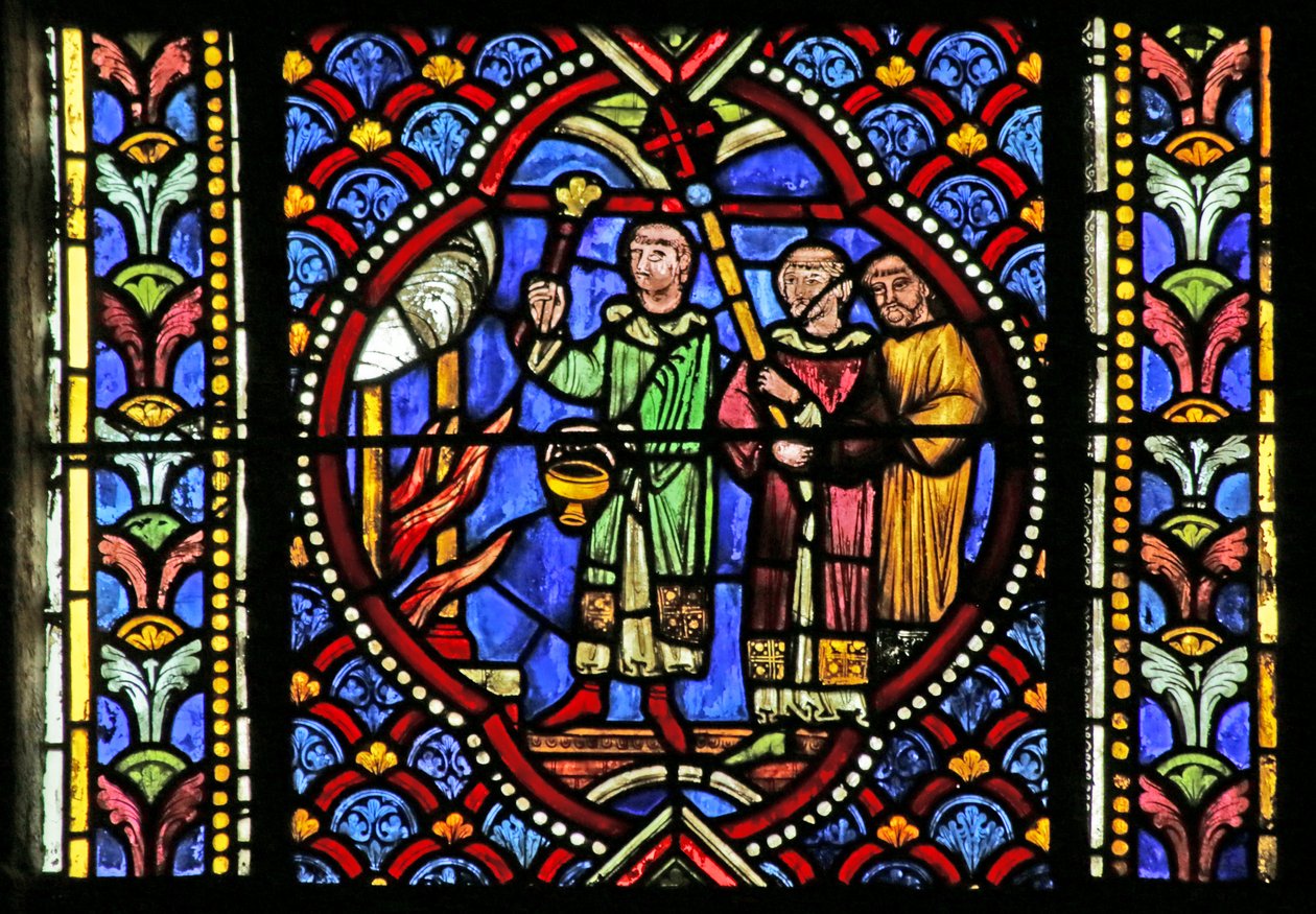 Vetrata raffigurante una scena della vita di San Artheme: Un incendio nella città di Clermont richiede lo spostamento delle reliquie del Santo. Una processione porta il reliquiario e arriva al fuoco da French School