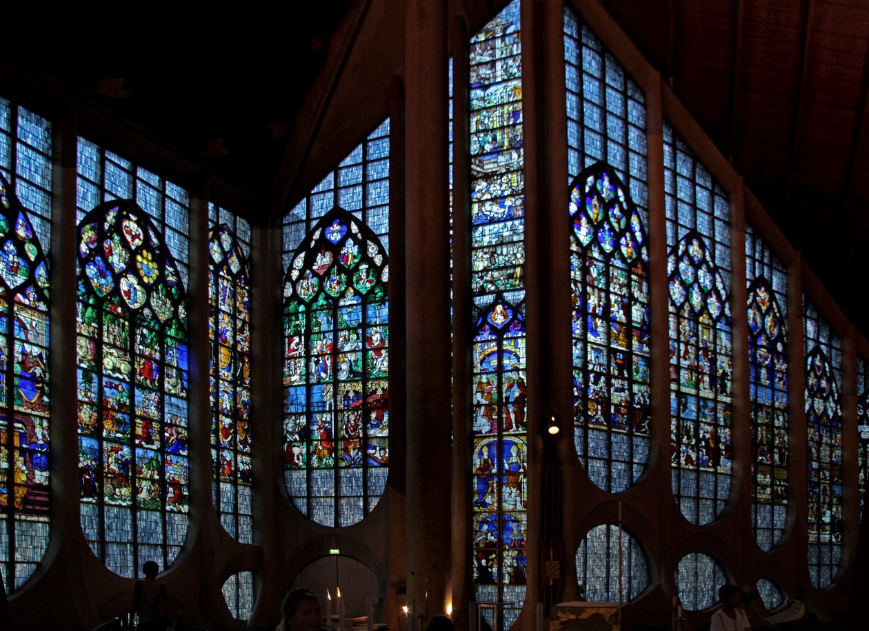 Finestra raffigurante le finestre riposizionate originariamente dalla chiesa di San Vincenzo da French School