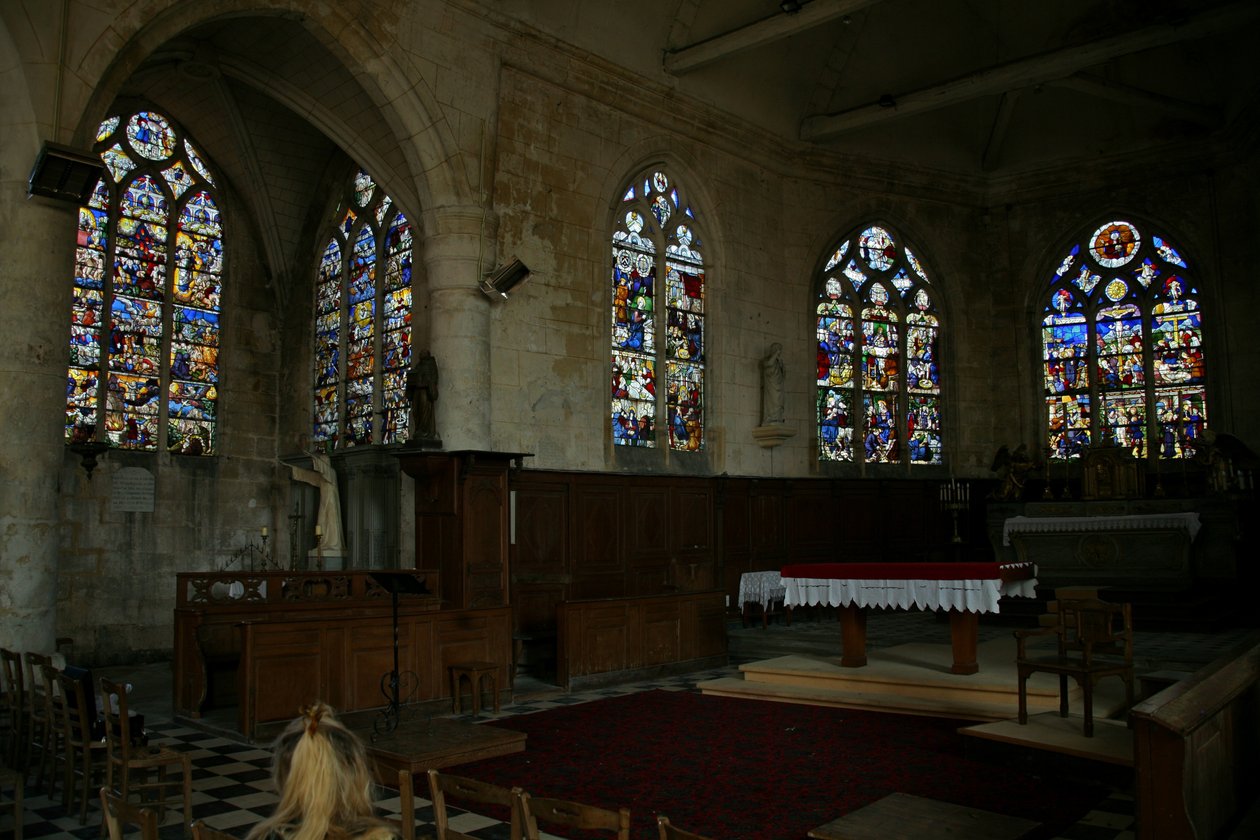 Finestra w0 raffigurante una vista interna del lato nord della chiesa da French School