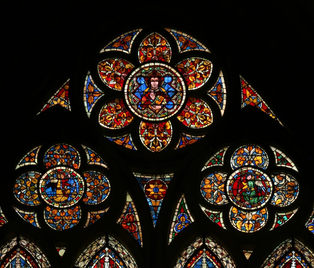 Finestra w203 raffigurante le luci del traforo con tre angeli da French School