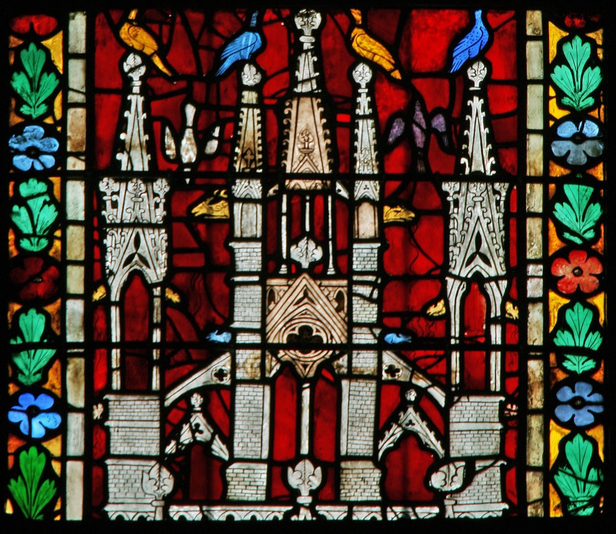 Finestra w205 raffigurante un baldacchino con uccelli in cima da French School