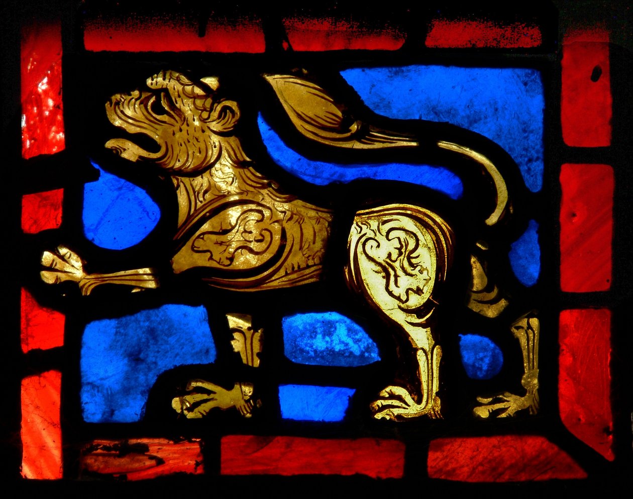 Finestra w6 raffigurante un leone da French School