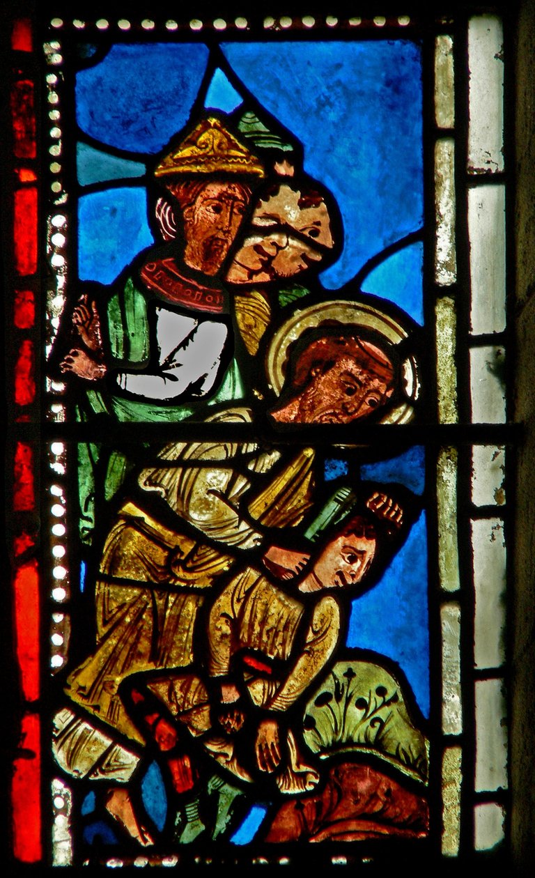 Finestra wXV raffigurante San Pietro taglia l