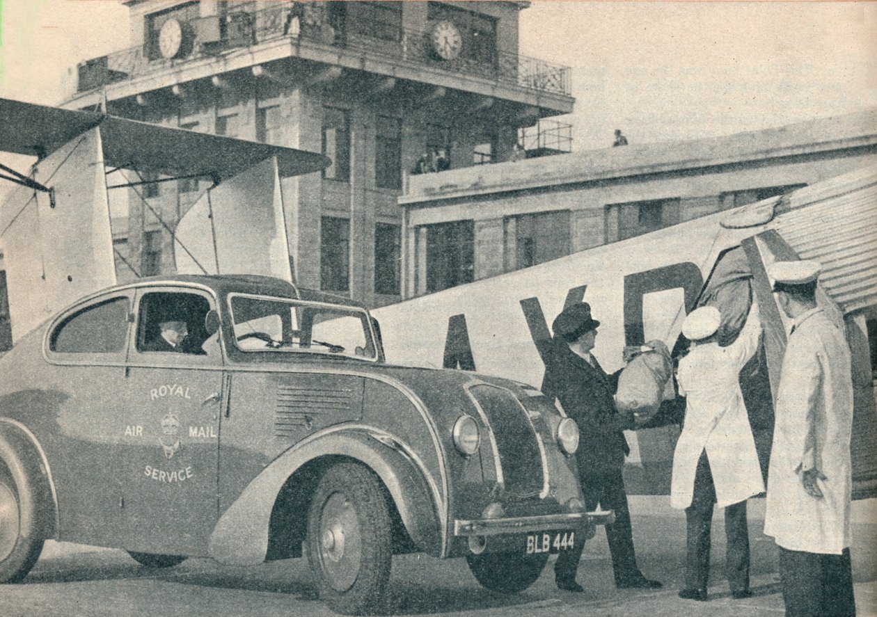 Caricamento delle poste a bordo di un aereo della Imperial Airways all