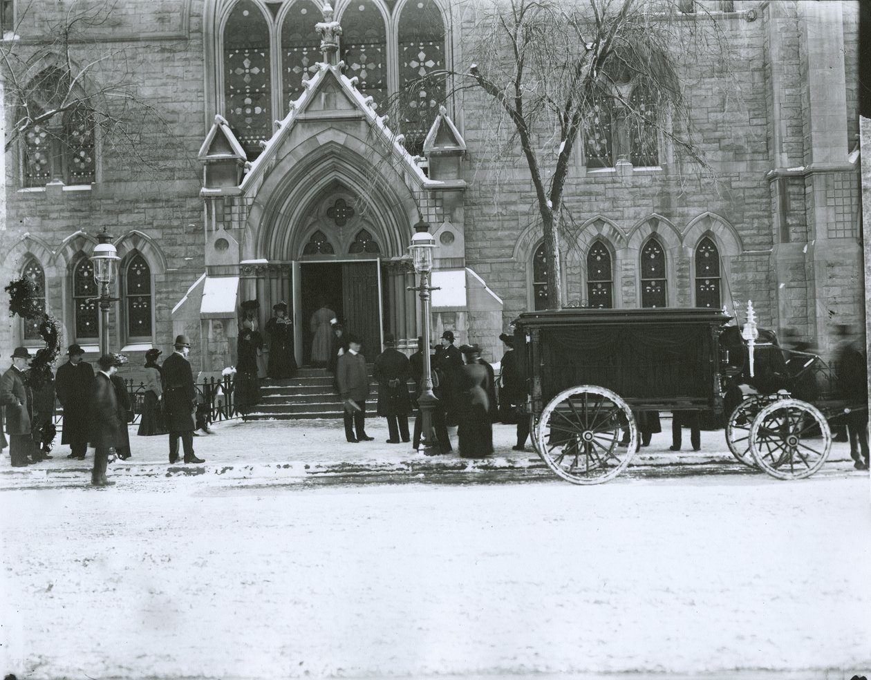 Funerale della signora Gilbert, Chiesa Riformata Olandese di Bloomingdale, New York City da G.P. Hall und Sohn