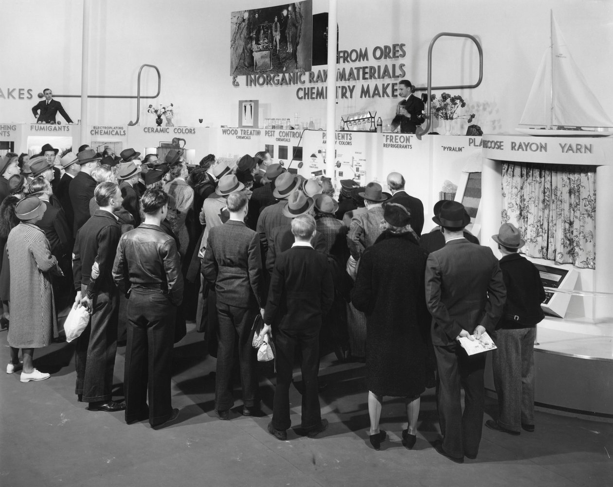 Dimostrazioni di prodotto, Fiera Mondiale di New York, 1939 da Gabriel Moulin