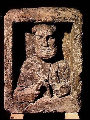 Stele raffigurante un bottaio da Gallo-Roman