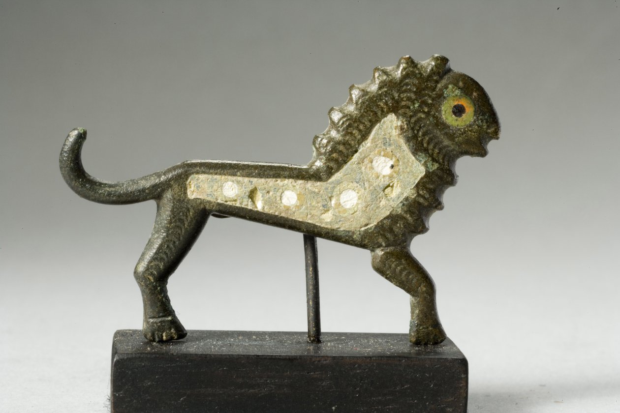 Fibula di un leone, II-III secolo d.C. (bronzo con intarsi di smalto) da Gallo Roman