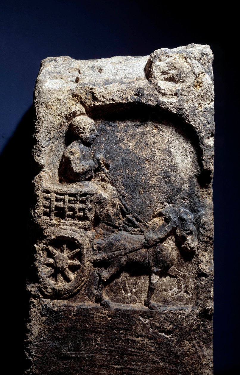 Arte gallo-romana: stele che rappresenta un uomo su un carro trainato da un cavallo. 50 a.C.-100 d.C. Metz, Museo delle Belle Arti da Gallo Roman