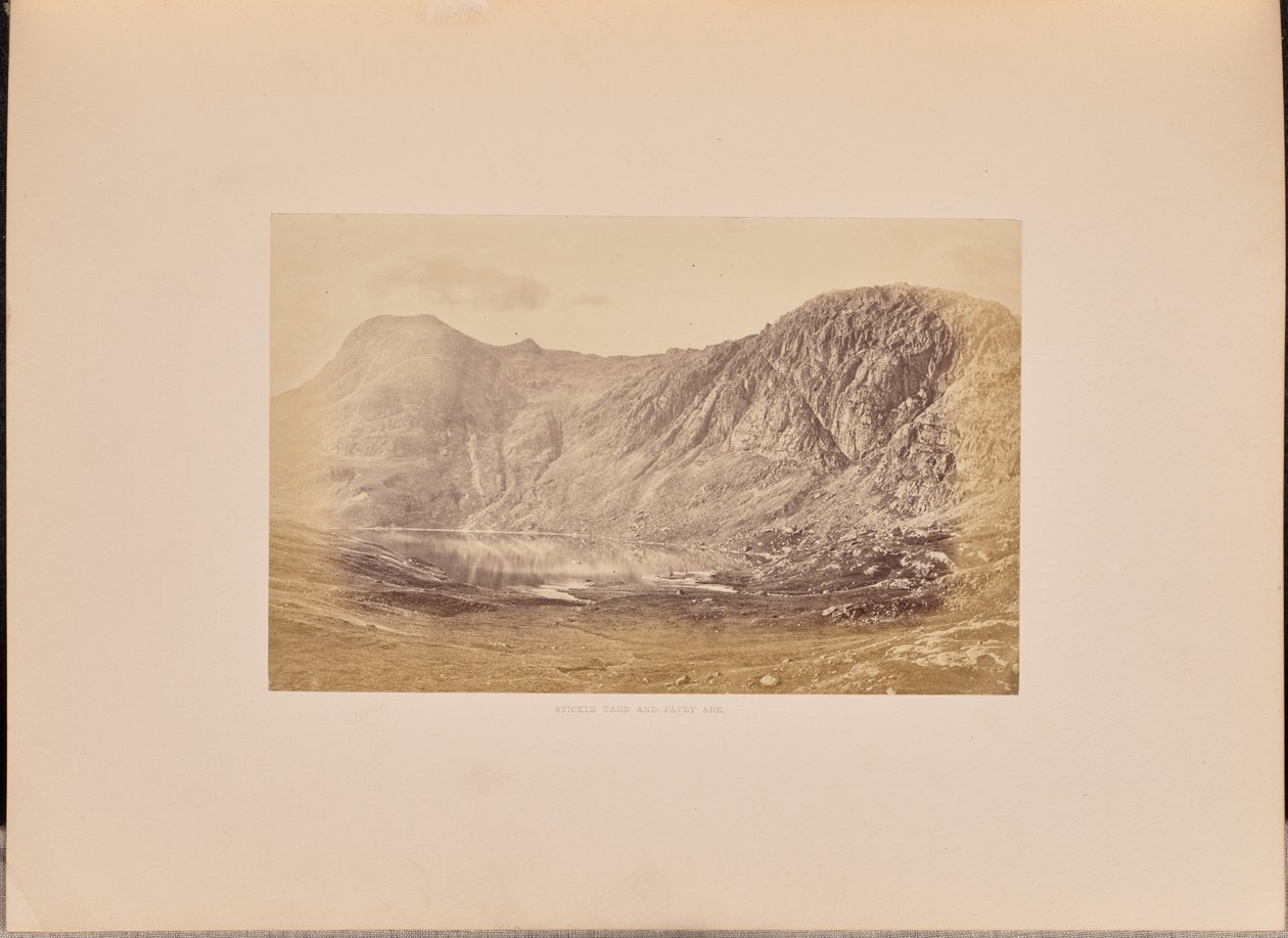 Stickle Tarn e Pavey Ark da Garnett and Sproat