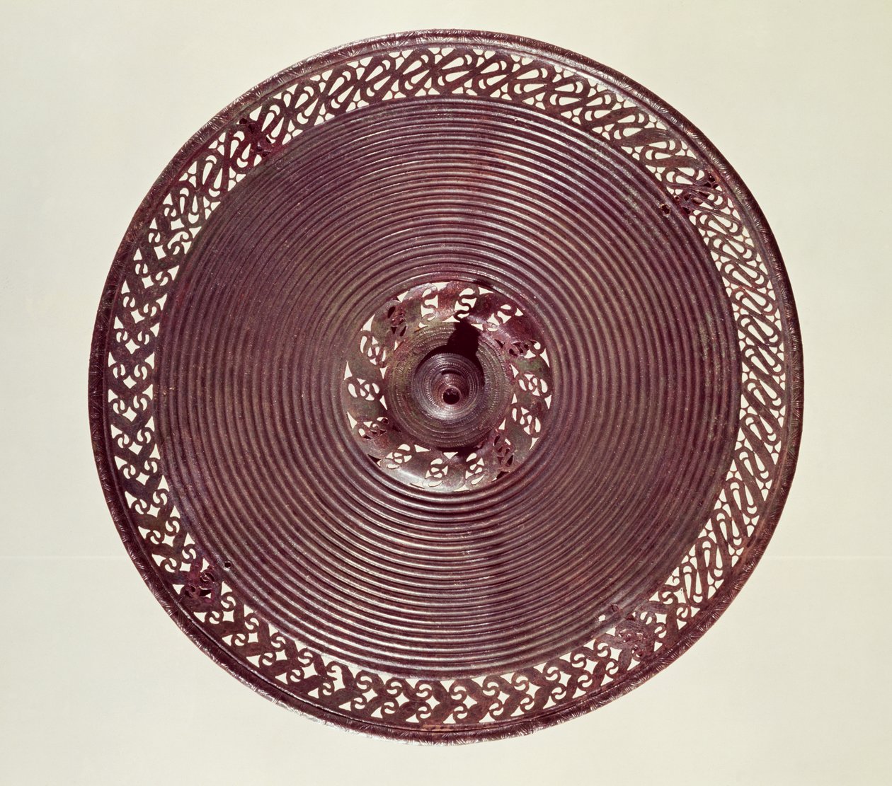 Decorazione della ruota del carro con bordo traforato, da Saint-Jean-sur-Tourbe, Marne da Gaulish