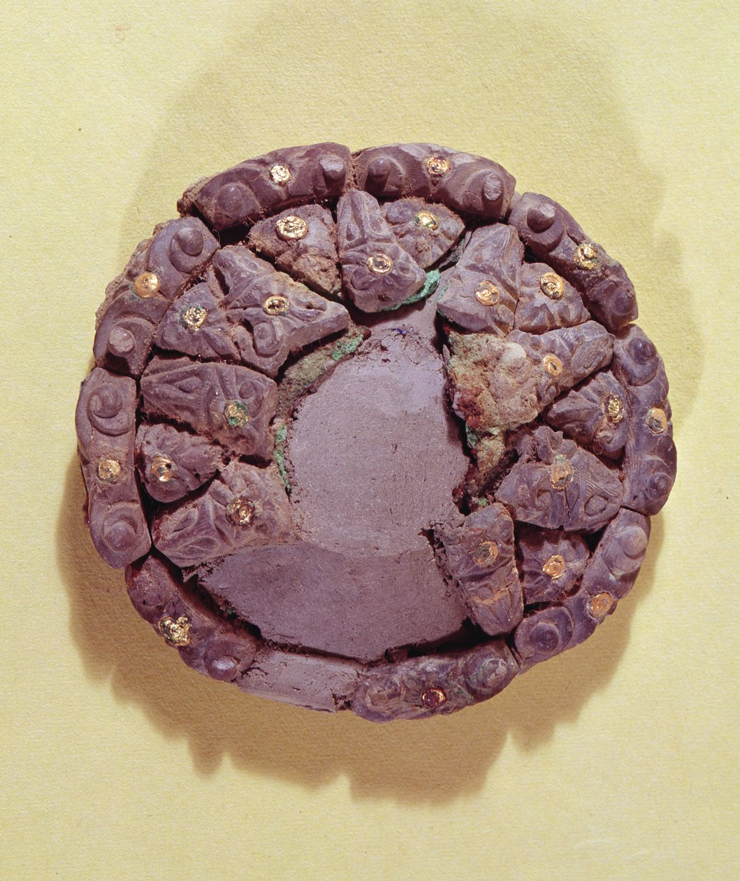 Gioiello decorato con teste umane stilizzate, Tene II da Gaulish