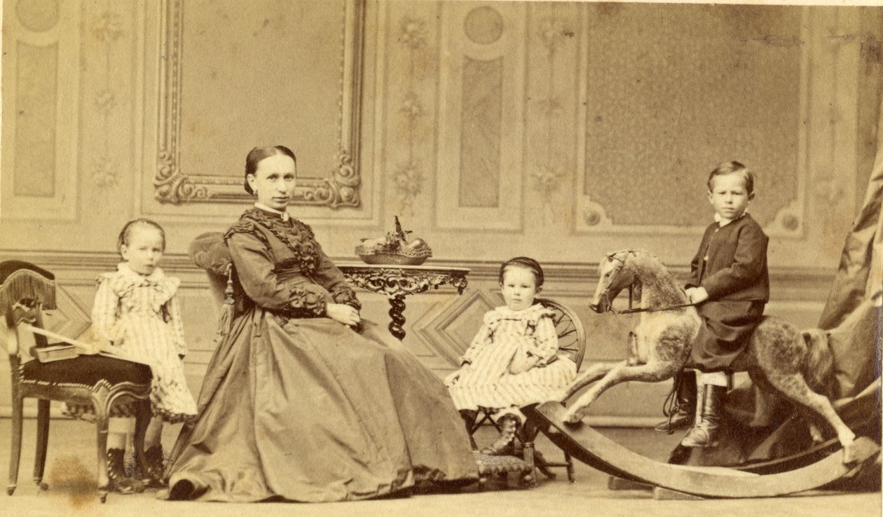 Ragazzo su cavallo a dondolo circondato dalla sua famiglia, 1860s da Georg Friedrich Brandseph