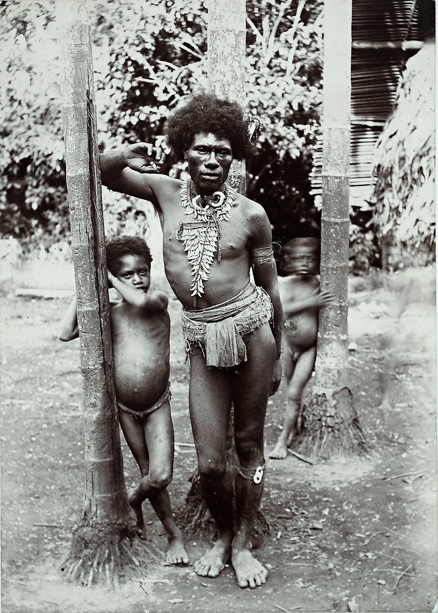 Uomo e due bambini, Papua Nuova Guinea, 1899 da George Brown