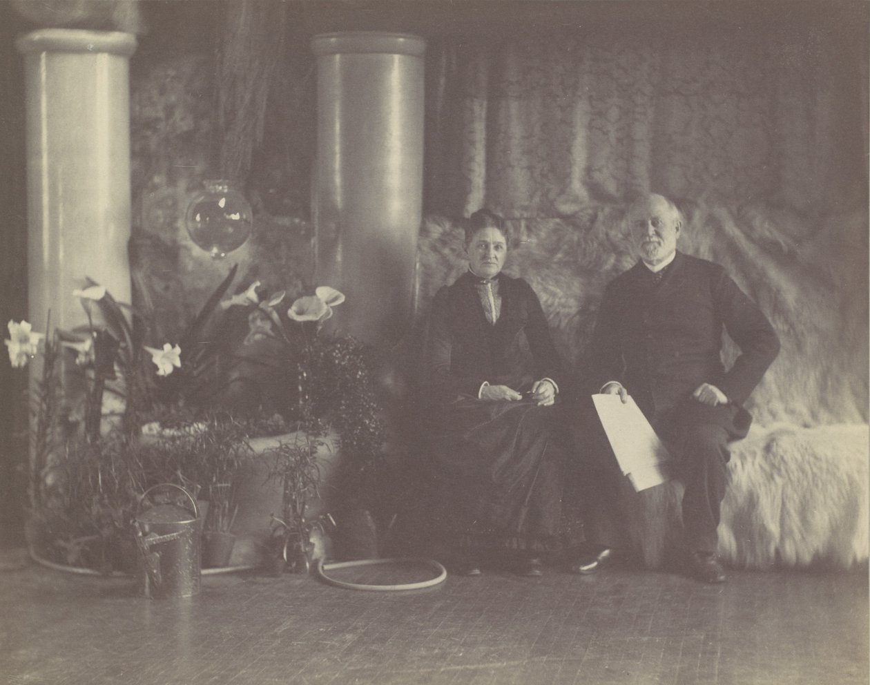 Il signor e la signora Charles L. Tiffany nello studio di Louis C. Tiffany, ca. 1890 da George Collins Cox