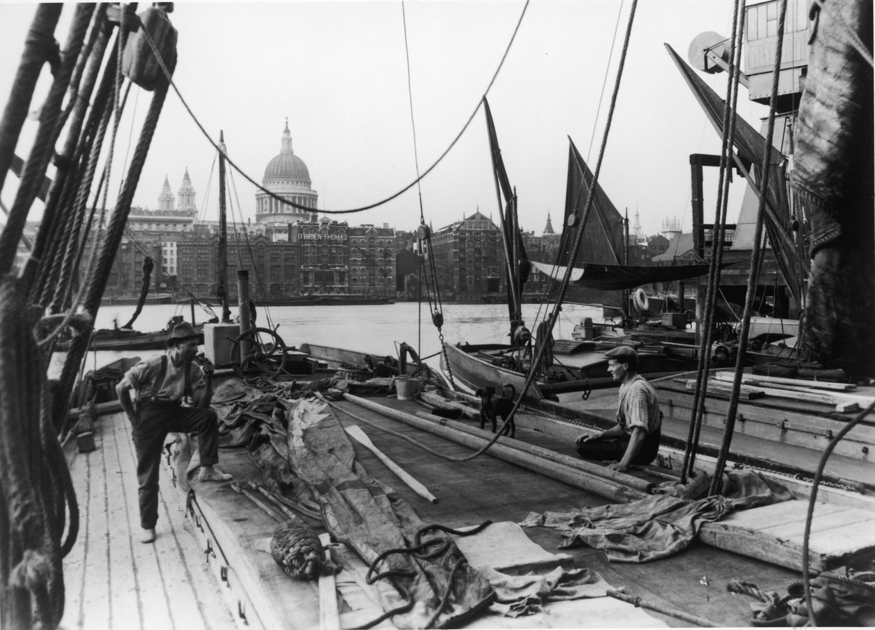 Uomini su una chiatta del Tamigi, South Bank, Lambeth, Londra, inizio XX secolo da George Davison Reid