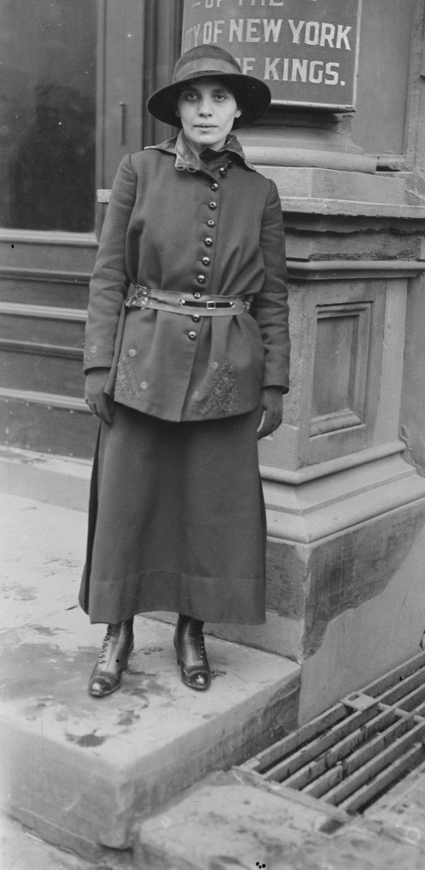 Fania Mindell probabilmente scattata durante il processo di Bownsville, 1917 da George Grantham Bain