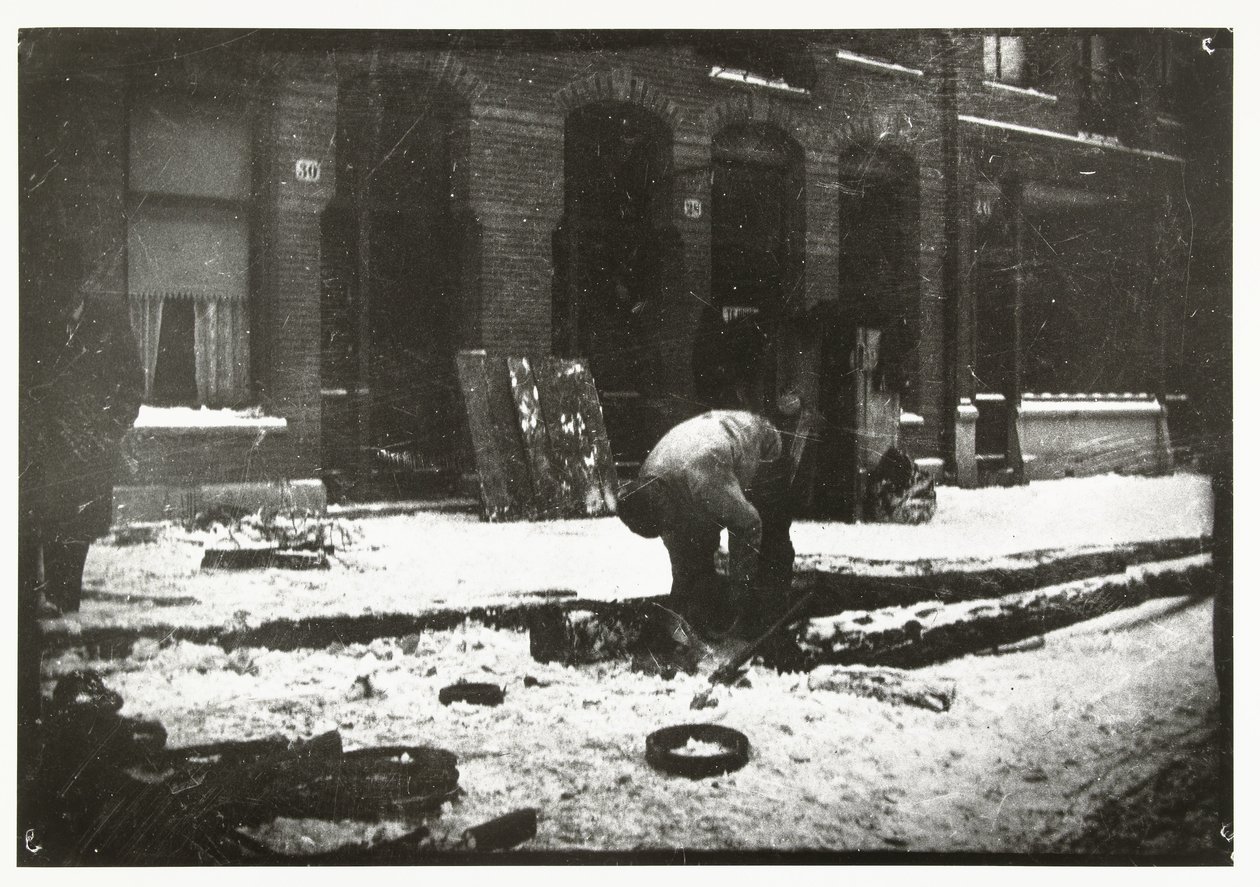 Operaio edile al lavoro nella neve ad Amsterdam da George Hendrik Breitner