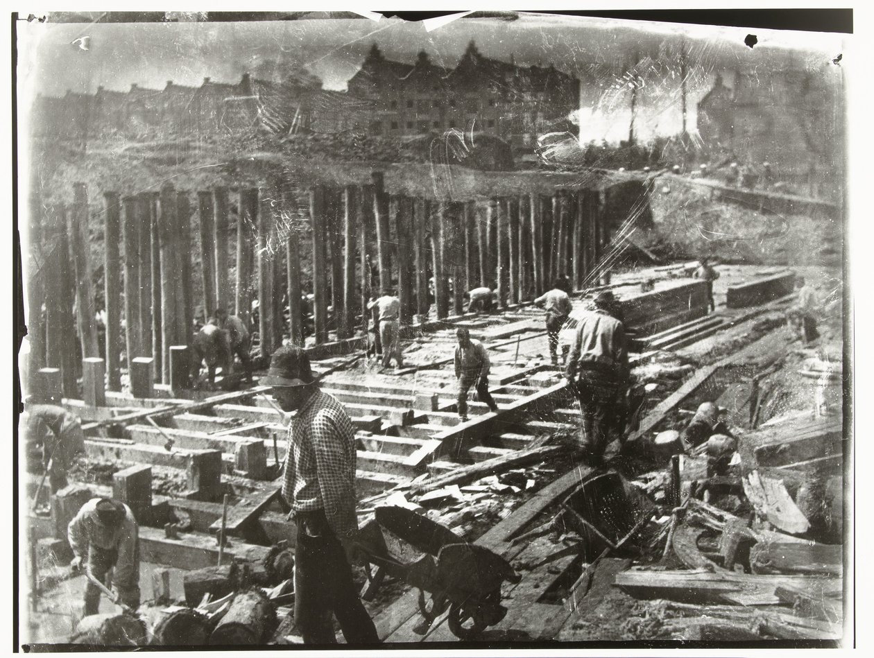 Operai edili al lavoro in uno scavo in Van Diemenstraat ad Amsterdam da George Hendrik Breitner