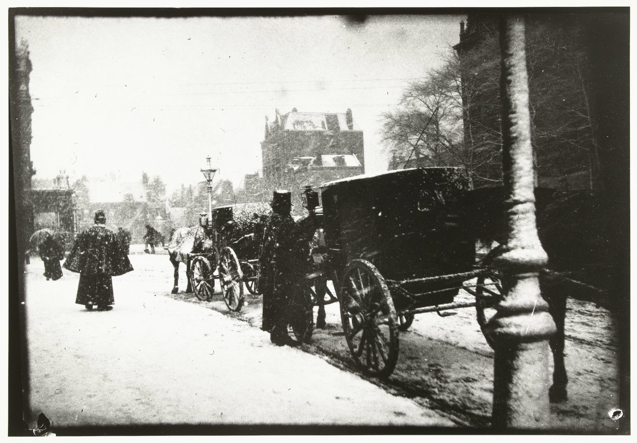 Veduta di Leidseplein ad Amsterdam con traffico di carrozze in una giornata invernale da George Hendrik Breitner