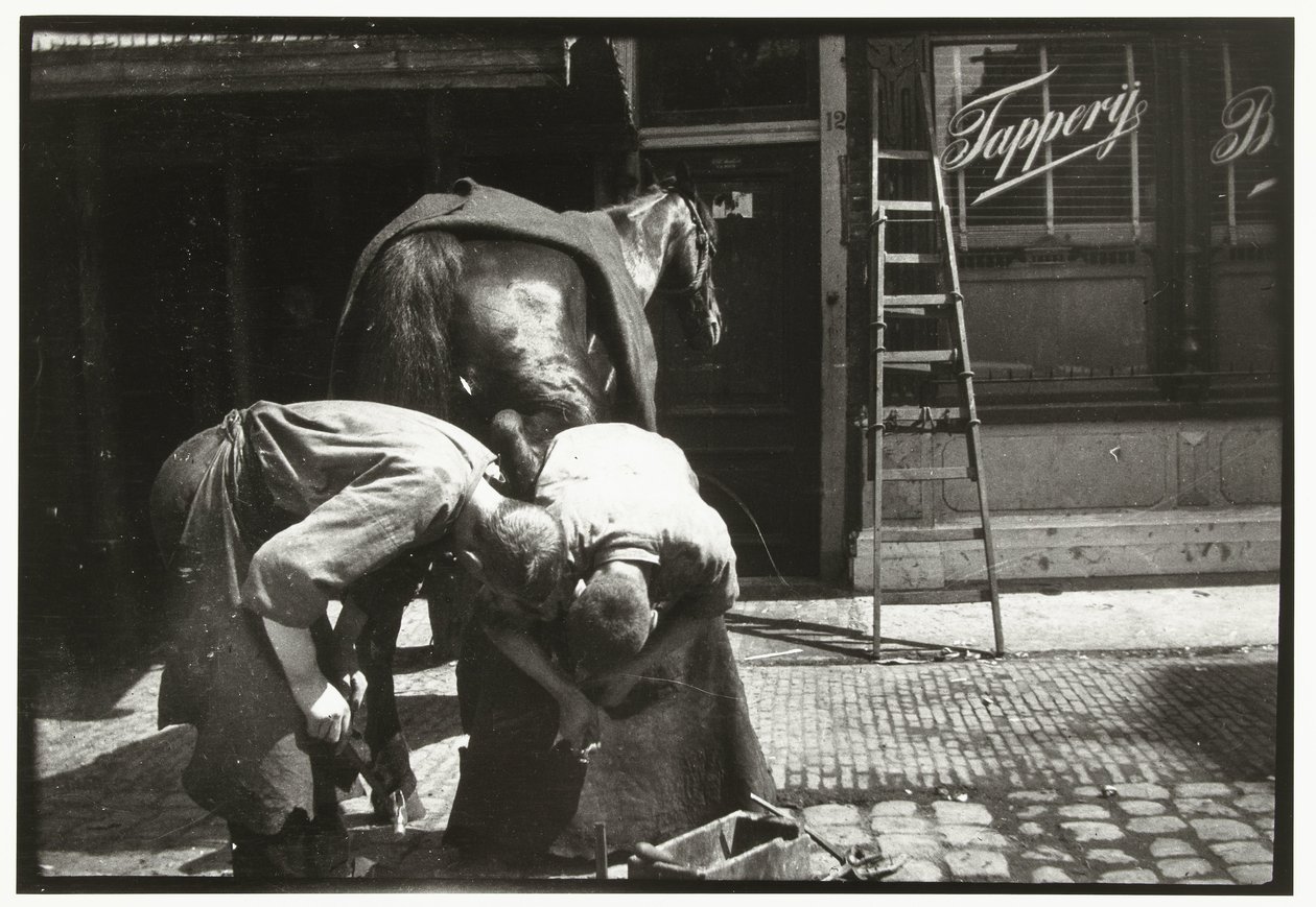 Maniscalco al lavoro con un cavallo da George Hendrik Breitner
