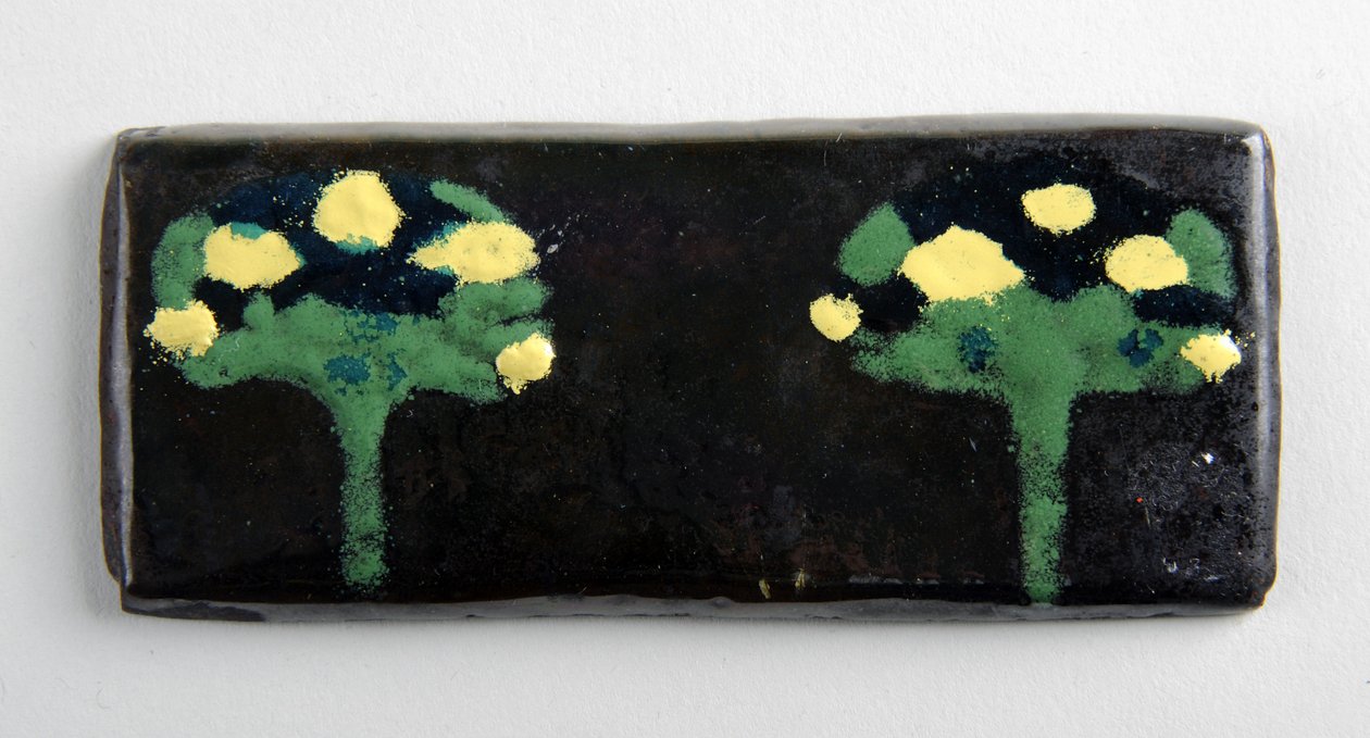 Placca smaltata con due alberi da George James Frampton