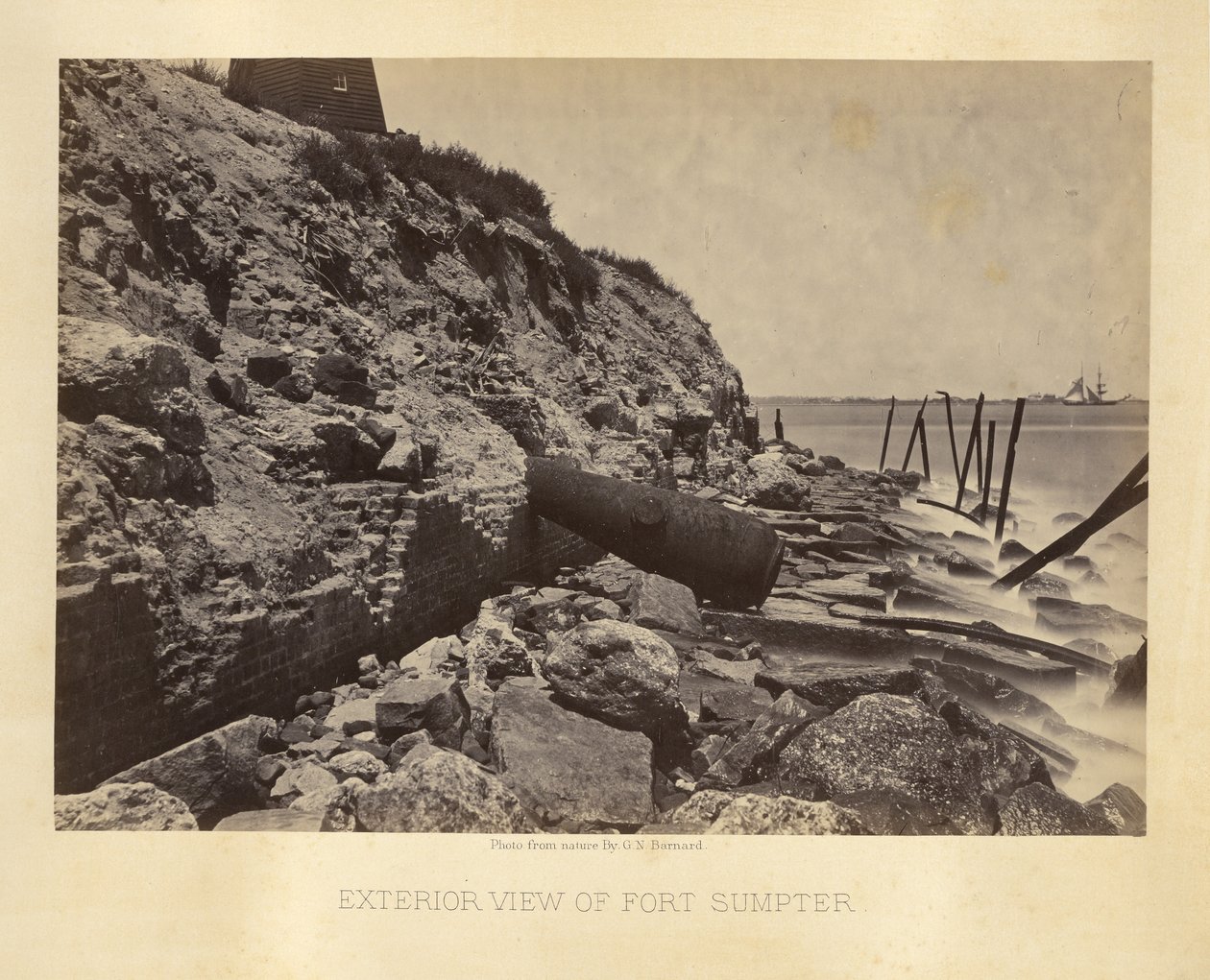 Vista esterna di Fort Sumpter da George N. Barnard