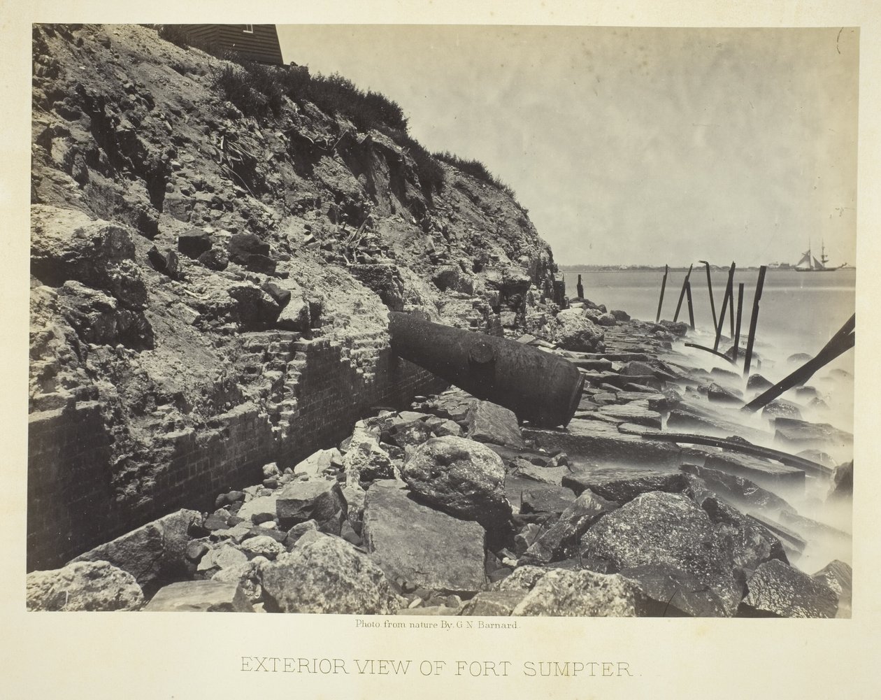 Vista esterna di Fort Sumpter da George N. Barnard