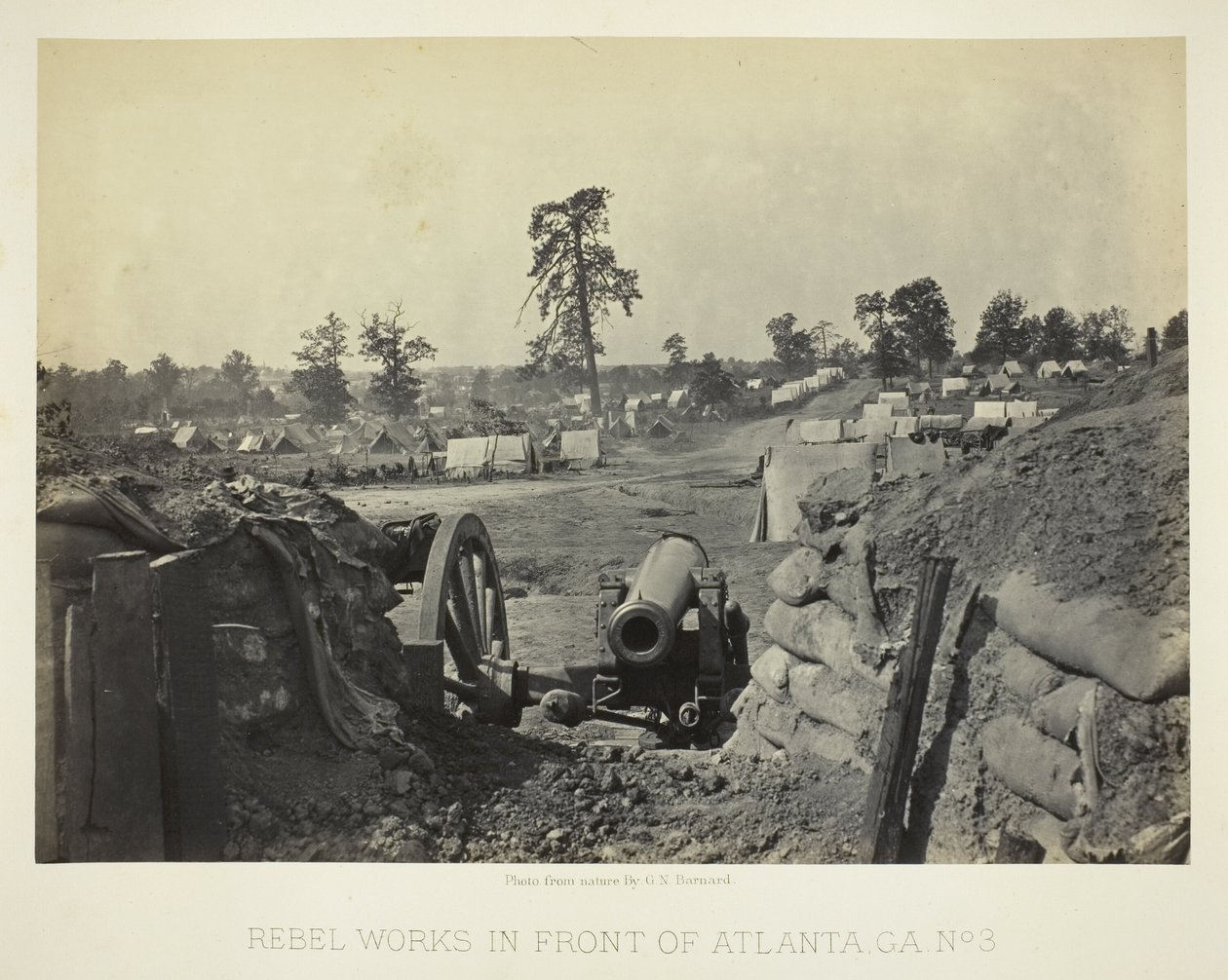 Opere ribelli davanti ad Atlanta, GA, n. 3 da George N. Barnard