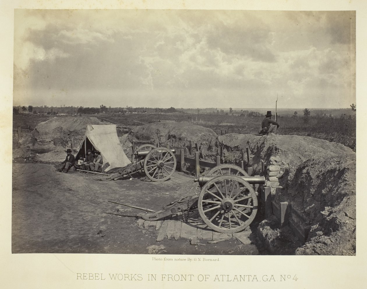 Opere ribelli davanti ad Atlanta, GA, n. 4 da George N. Barnard