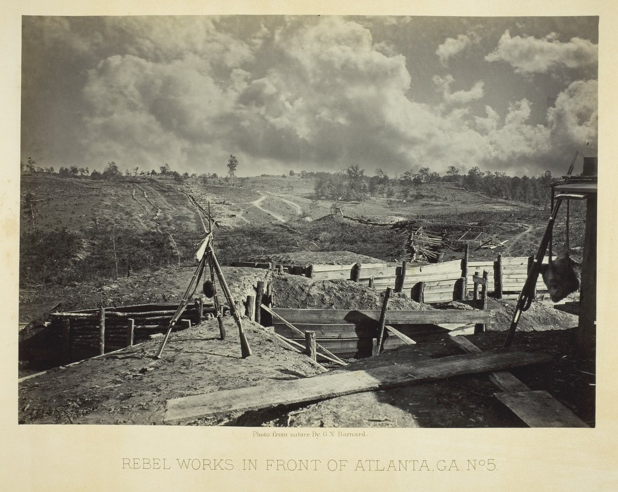 Opere ribelli davanti ad Atlanta, GA, n. 5 da George N. Barnard