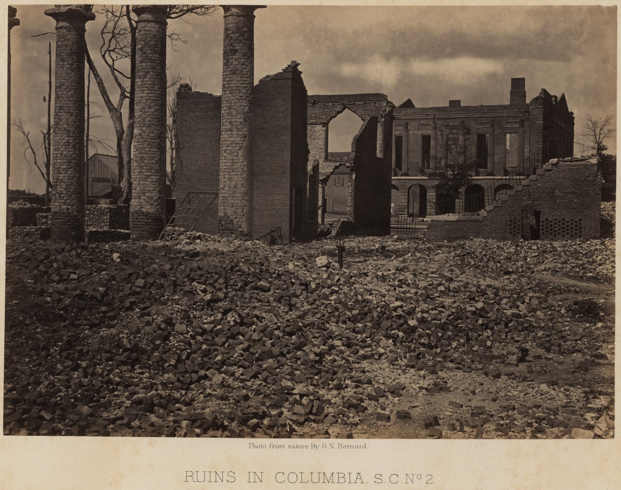 Rovine a Columbia, S.C. n. 2 da George N. Barnard
