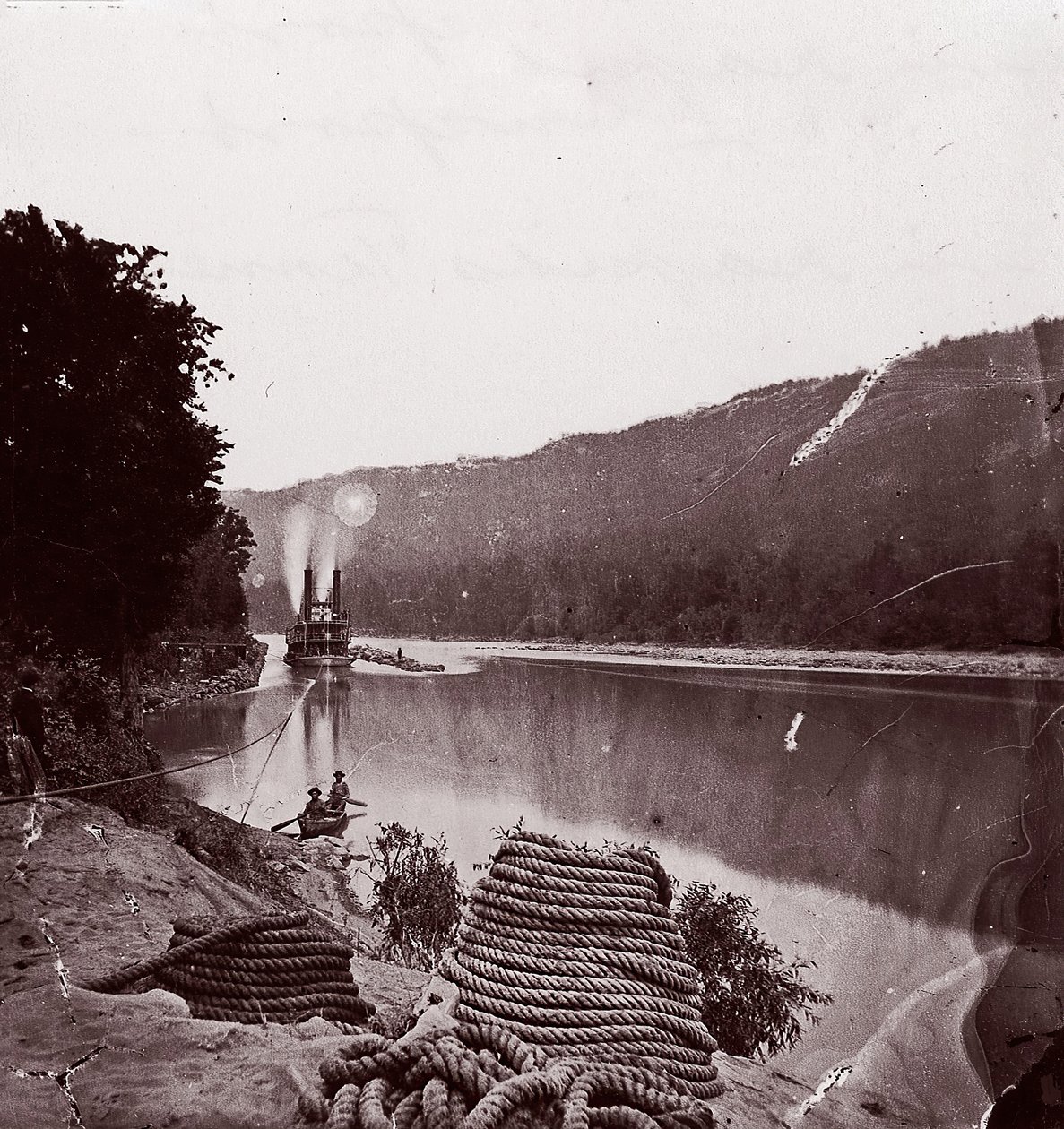 Trasporto degli Stati Uniti nelle rapide, fiume Tennessee, ca. 1864 da George N. Barnard