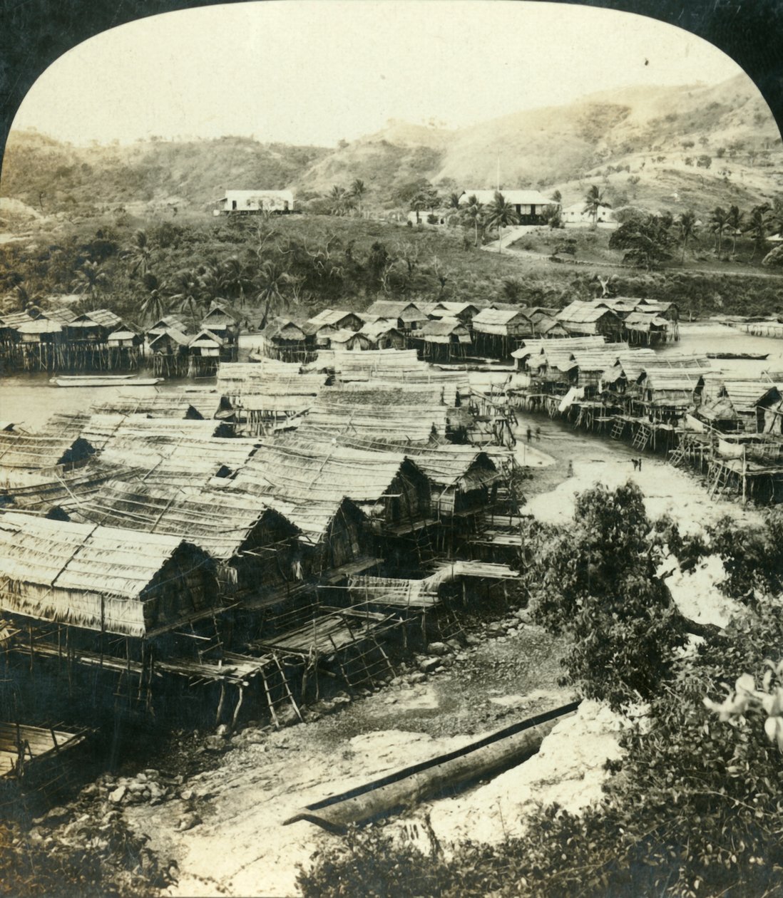 Il villaggio di Ela-Varia, Nuova Guinea britannica, c. 1909 da George Rose