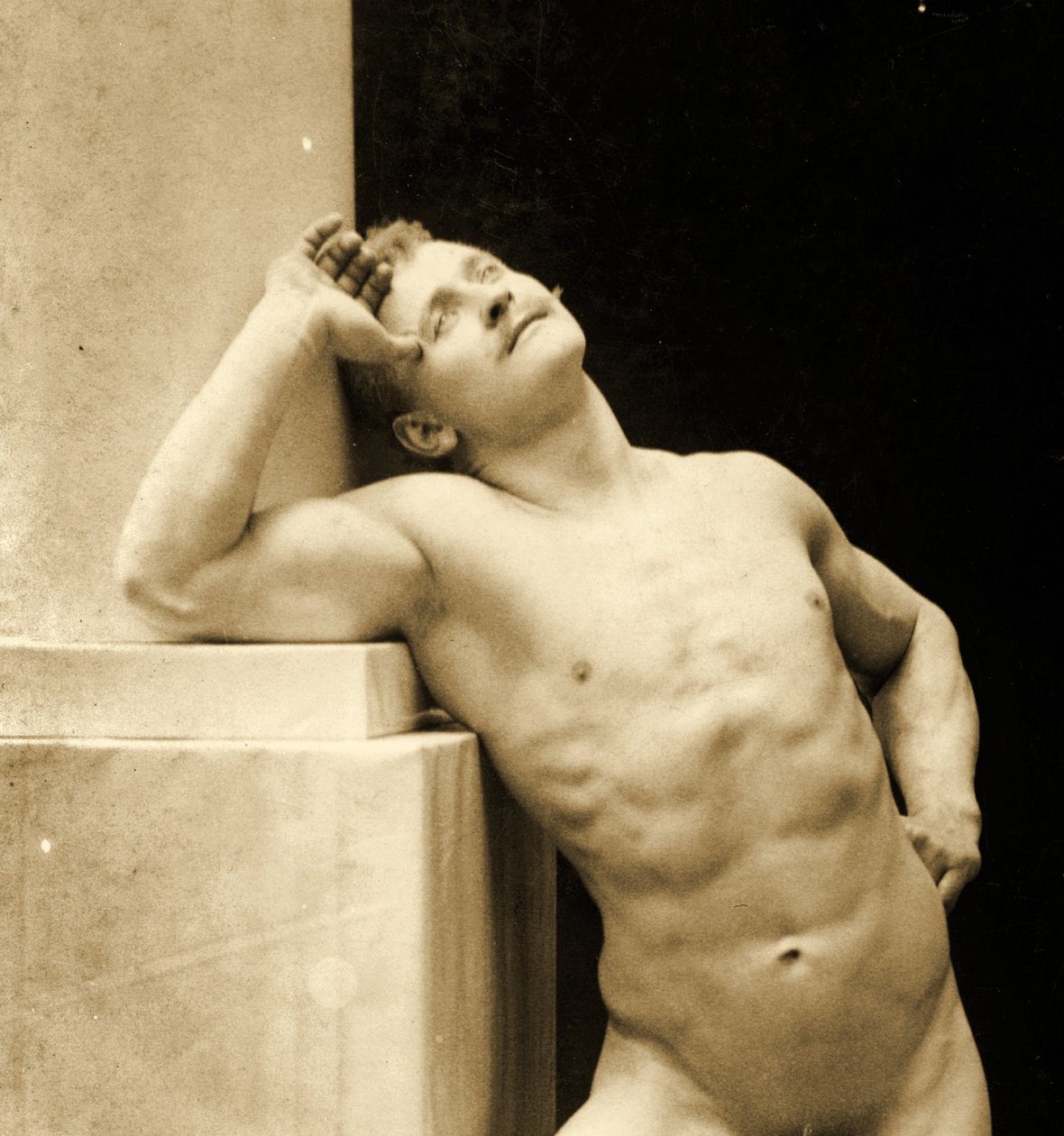 Eugen Sandow, in posa classica greco-romana, c.1894 da George Steckel