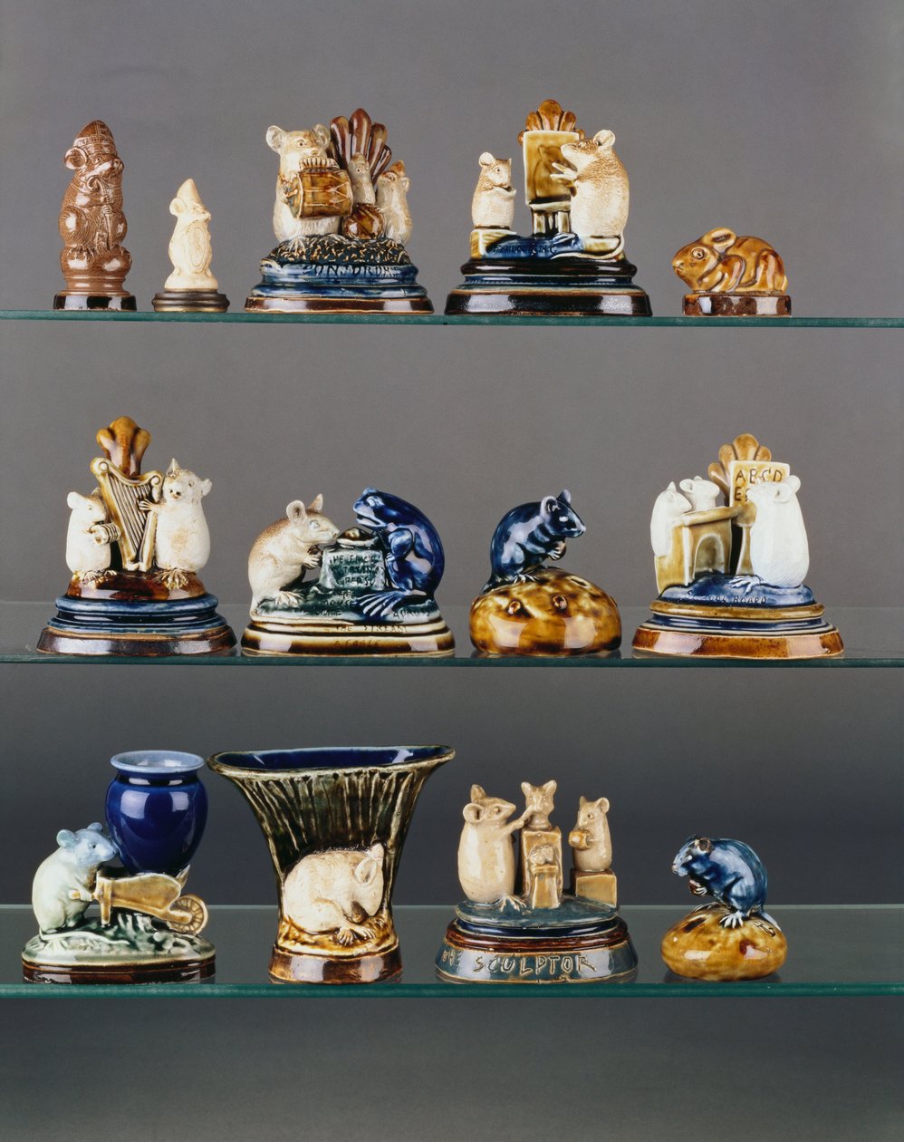 Una selezione di figure animali modellate da George Tinworth da George Tinworth