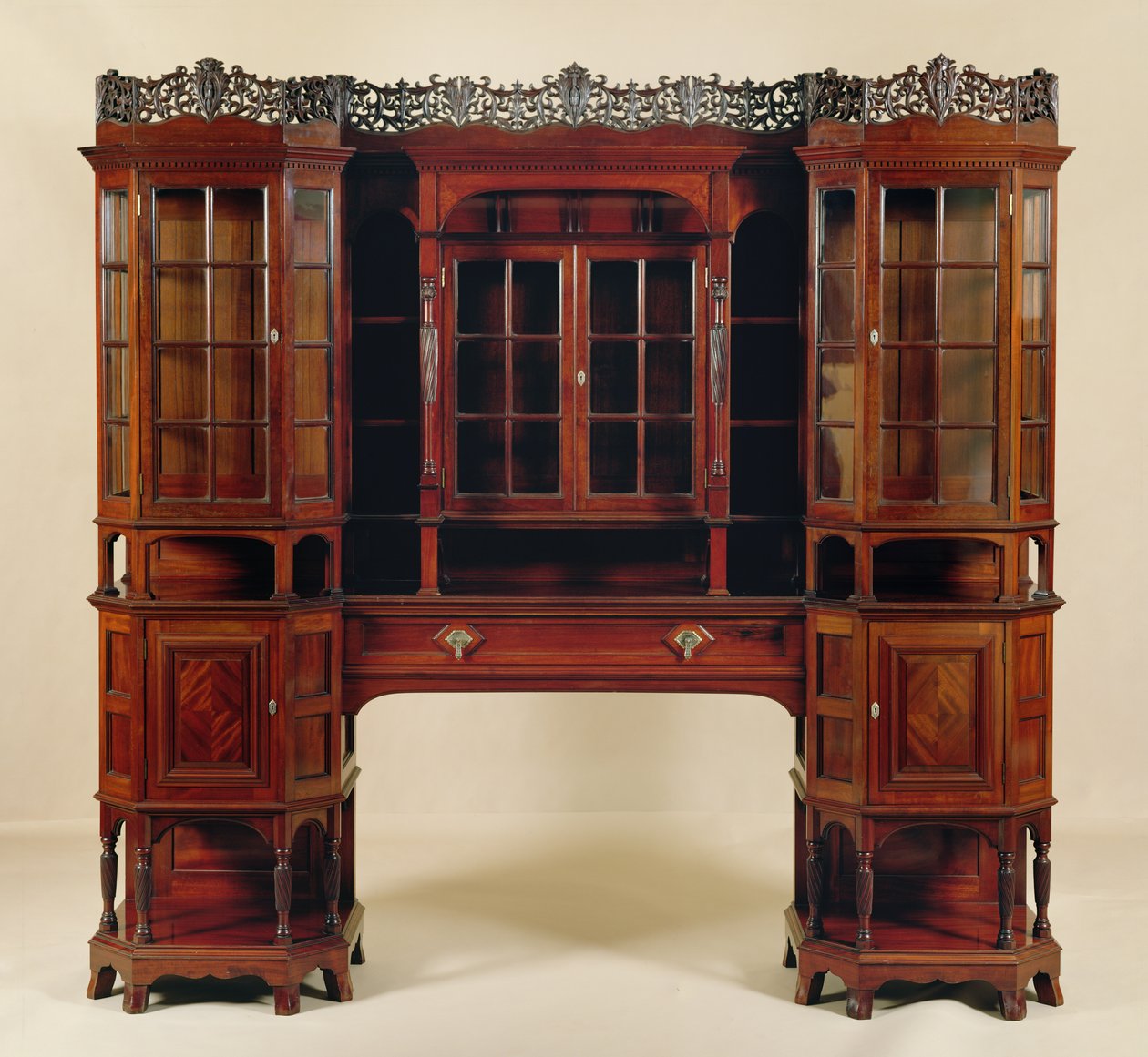 Vetrina, realizzata per Morris & Co., c.1880 (mogano intagliato) da George Washington Jack