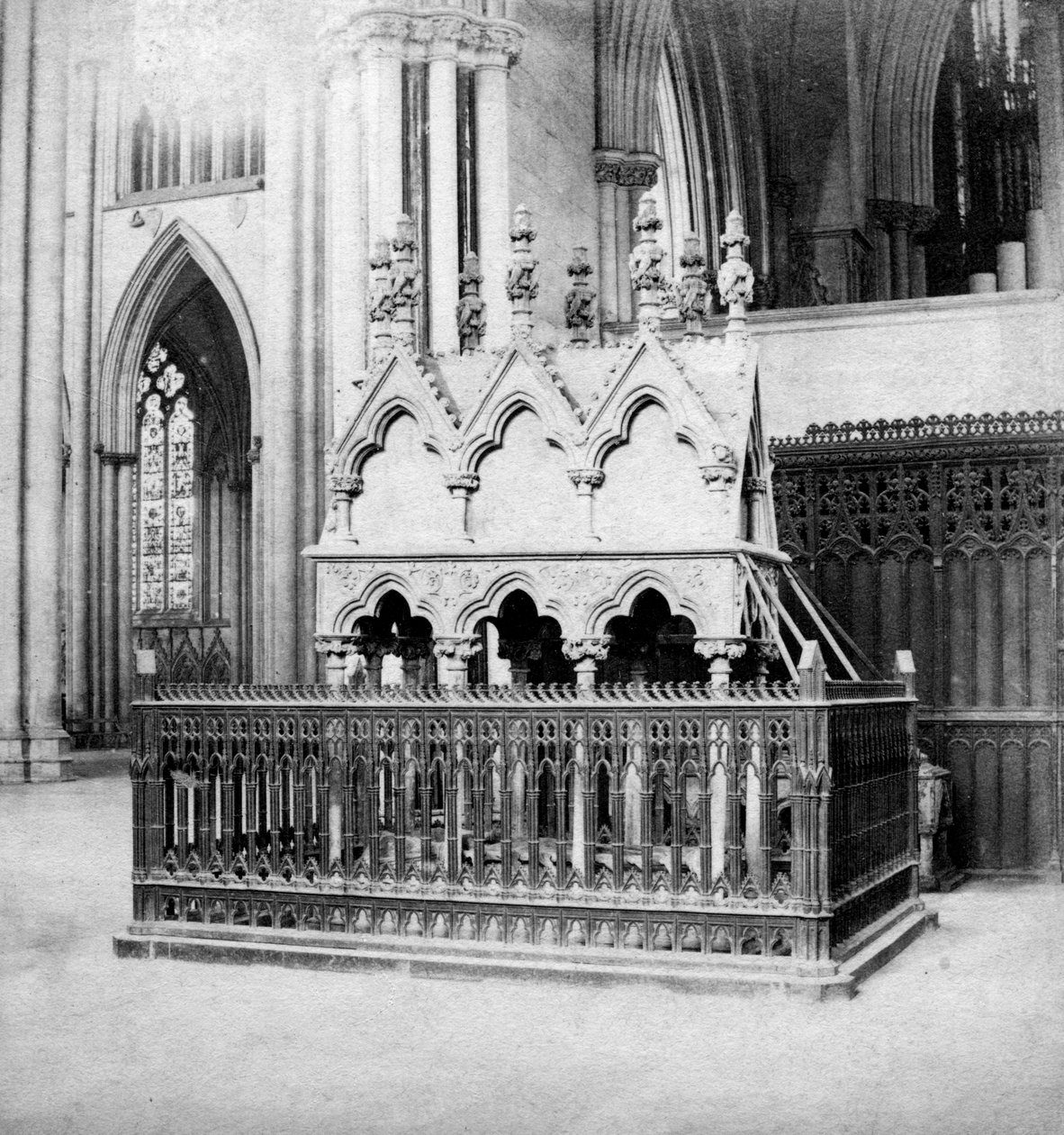 Monumento di Walter de Grey, York Minster, York, North Yorkshire, inizio XX secolo da George Washington Wilson