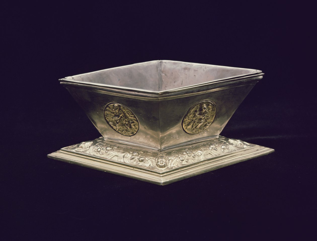 Piatto da sale, dopo Peter Flotman, Norimberga, 1550 da German School