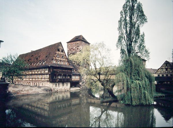 Vista del Weinstadel, costruito 1446-48 da German School