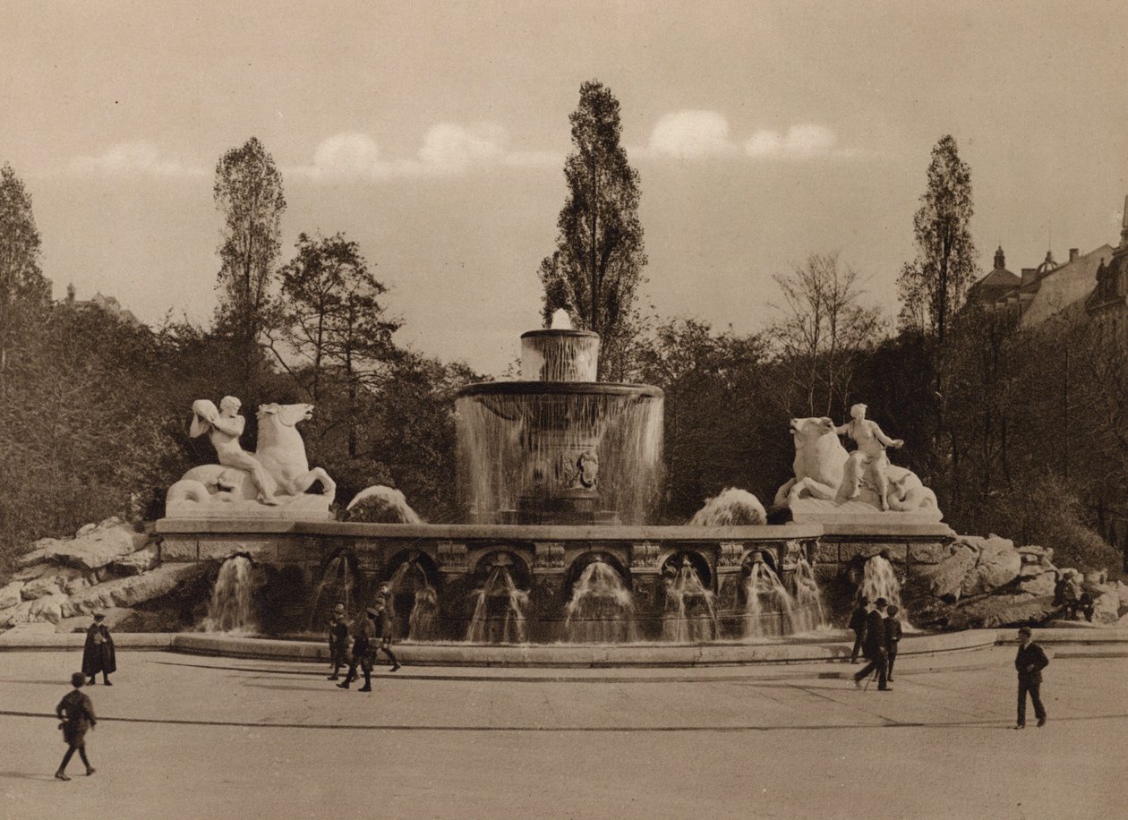 Munchen / Monaco: Wittelsbacher Brunnen (foto b/n) da German Photographer