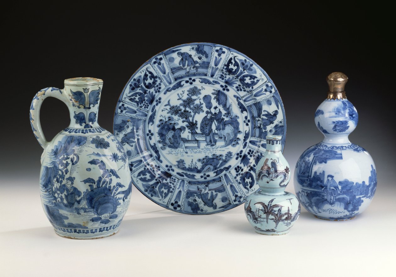 Una selezione di ceramiche blu e bianche di Francoforte in stile cinese, c.1700 da German School