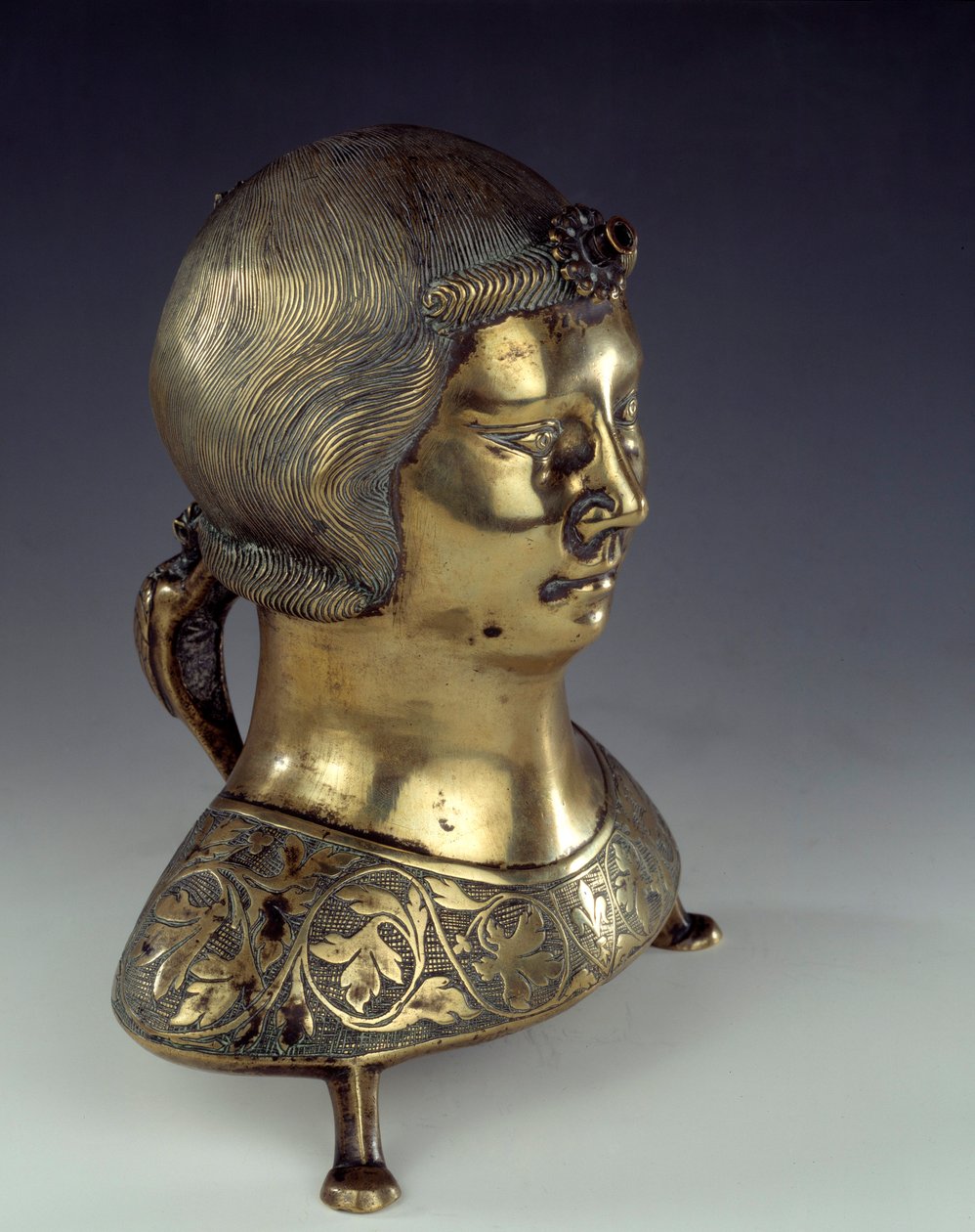 Aquamanile in bronzo dorato a forma di busto di giovane uomo da German School