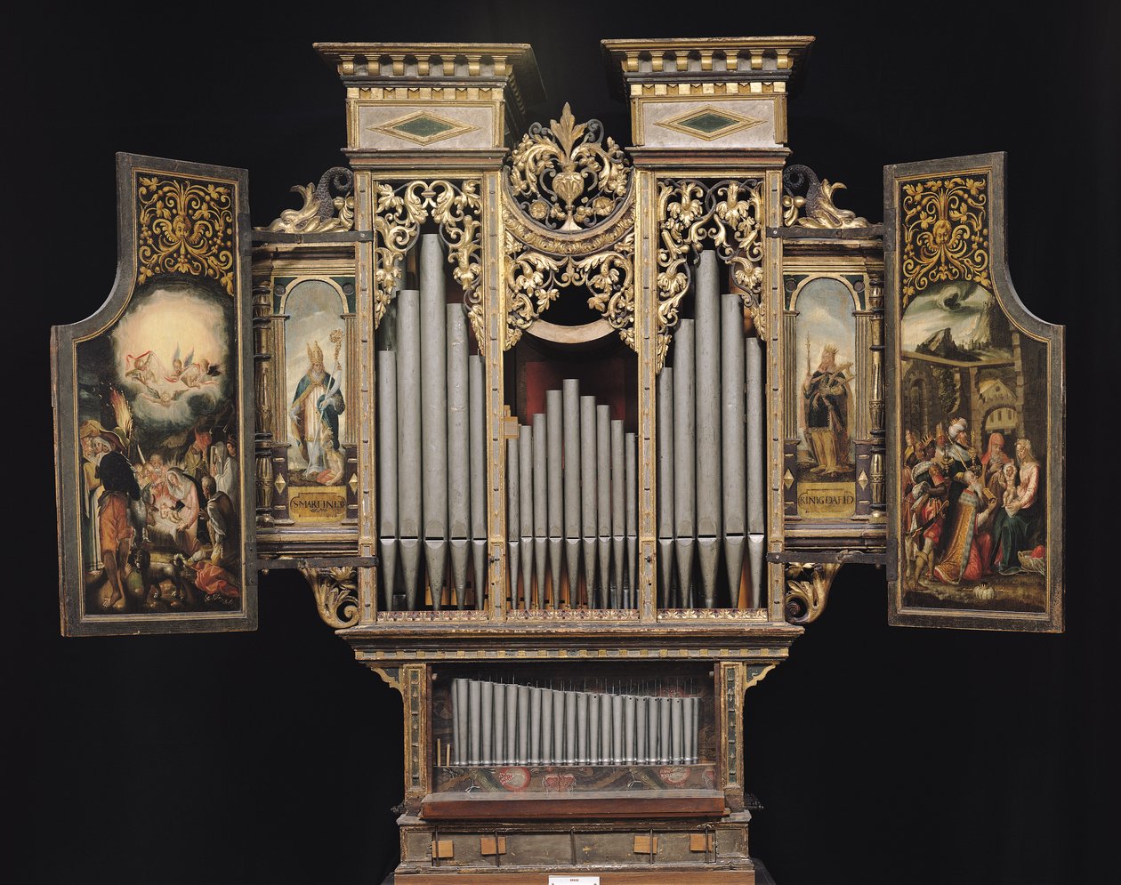 Organo del coro con pannelli aperti (legno e metallo) da German School